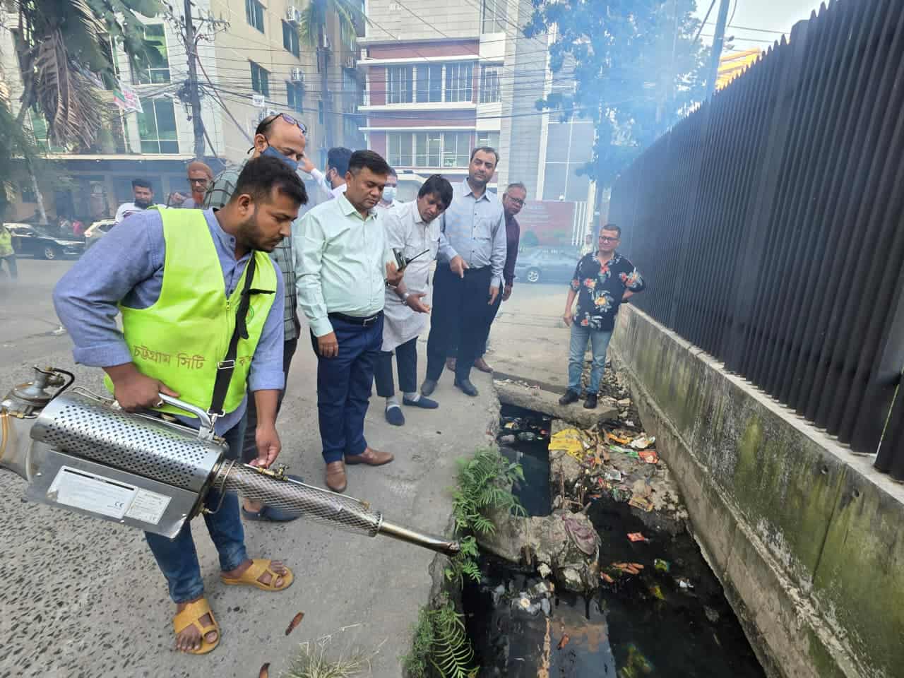 ডেঙ্গু ও চিকুনগুনিয়া প্রতিরোধে পাচঁলাইশে চসিকের ক্রাশ প্রোগ্রাম
