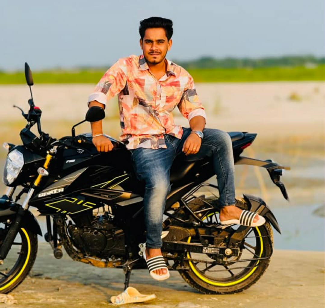 যুবকের ঝুলন্ত মরদেহ উদ্ধার , চিরকুটে লেখা“আমার মৃত্যুর জন্য কেউ দায়ী নয়”