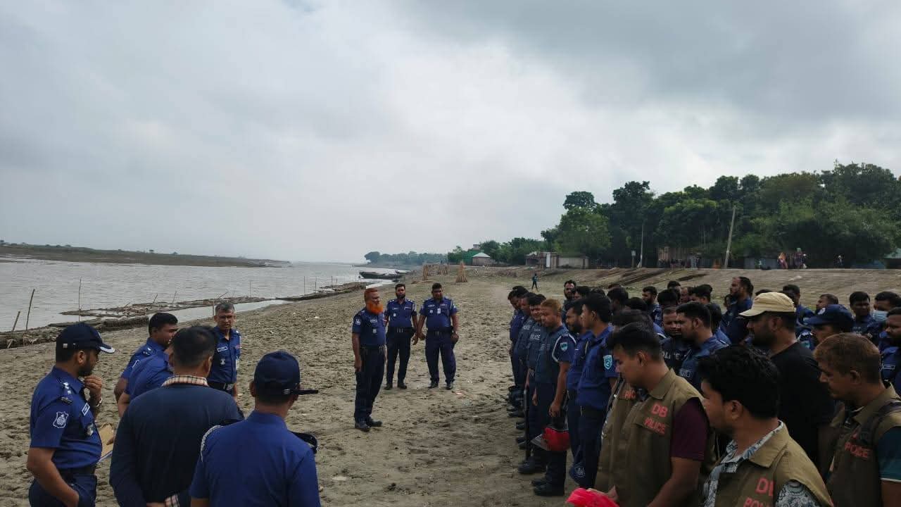 পদ্মার দুর্গম চরাঞ্চলে বিভিন্ন বাহিনীর সক্রিয়তায় বাড়ছে শঙ্কা