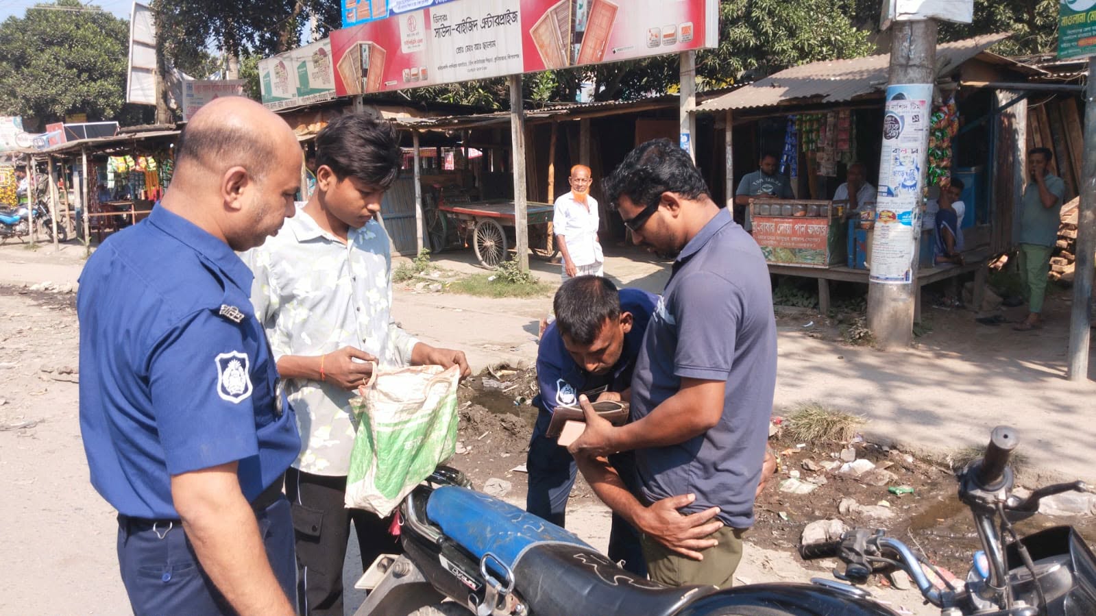 ১৩ নভেম্বরকে ঘিরে কুলিয়ারচরে বিভিন্ন রাস্তায় পুলিশের বিশেষ অভিযান
