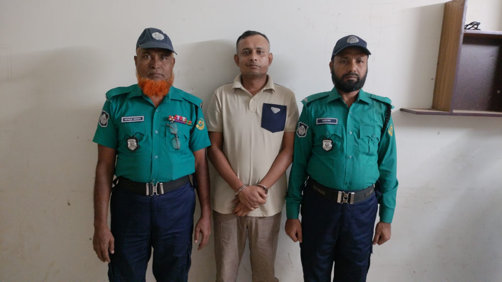 চট্টগ্রামে সাংবাদিক পরিচয়ে ব্যাবসায়ীকে অপহরন, অবশেষে গ্রেফতার পুলিশের হাতে