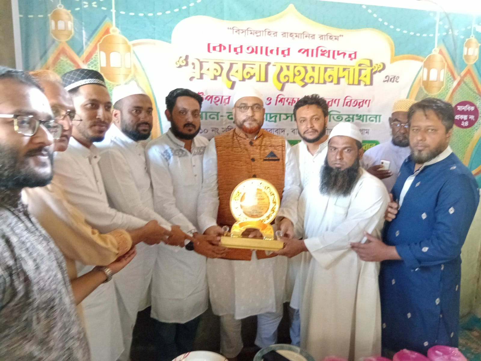 কোরআনের পাখিদের একবেলা মেহমানদারি আয়োজন করলো রঙিন ঘুড়ি ফাউন্ডেশন