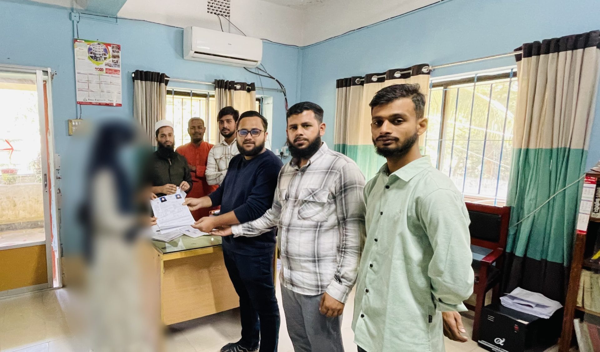 বাবাহারা হুমাইরার স্বপ্ন থামতে দিল না ছাত্রদলঃ শেষ দিনে নিলো পুরো ভর্তির দায়িত্ব
