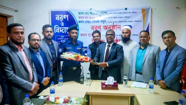 চরভদ্রাসনে নতুন ওসিকে ফুলেল শুভেচ্ছা জানাল অফিসার ক্লাব
