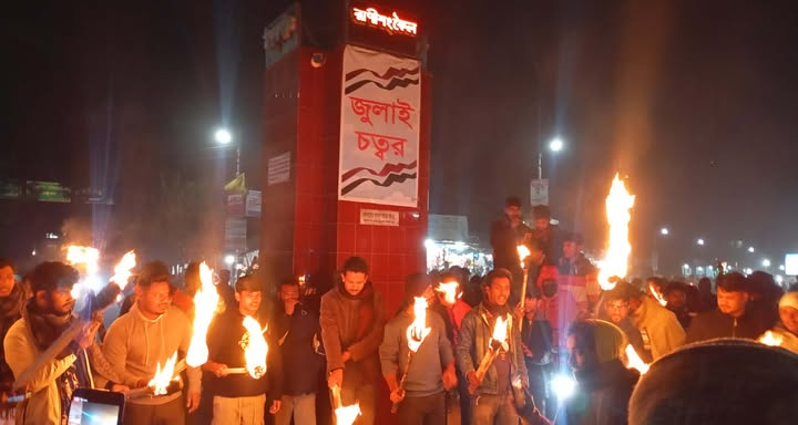 ওসমান হাদির মৃত্যুর ঘটনায় রাণীশংকৈলে ছাত্র-জনতার মশাল মিছিল