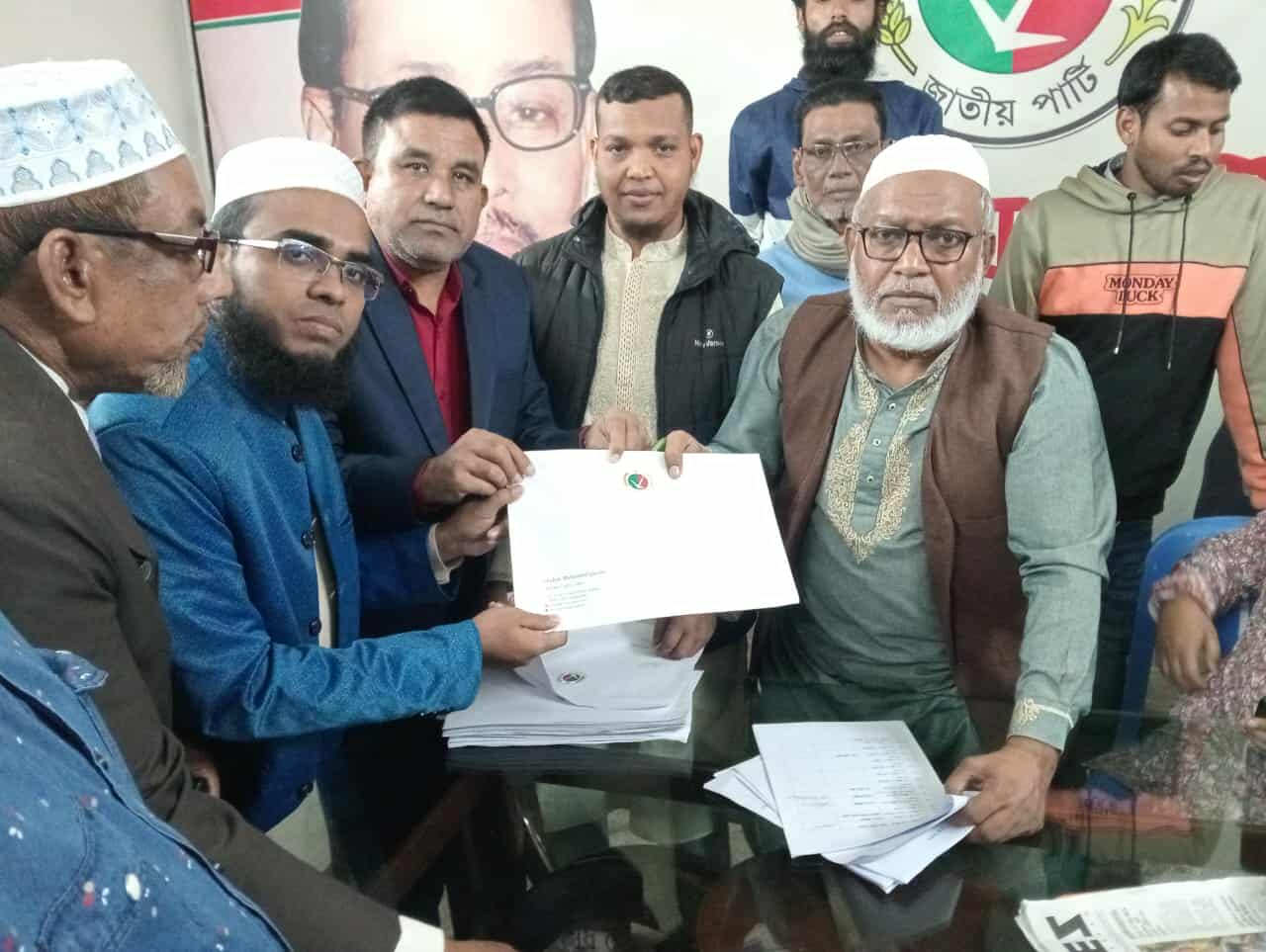 জাতীয় পার্টির প্রার্থী হলেন ‘দশ টাকায় ইলিশ, এক টাকায় মাংস’ দেওয়া রায়হান জামিল