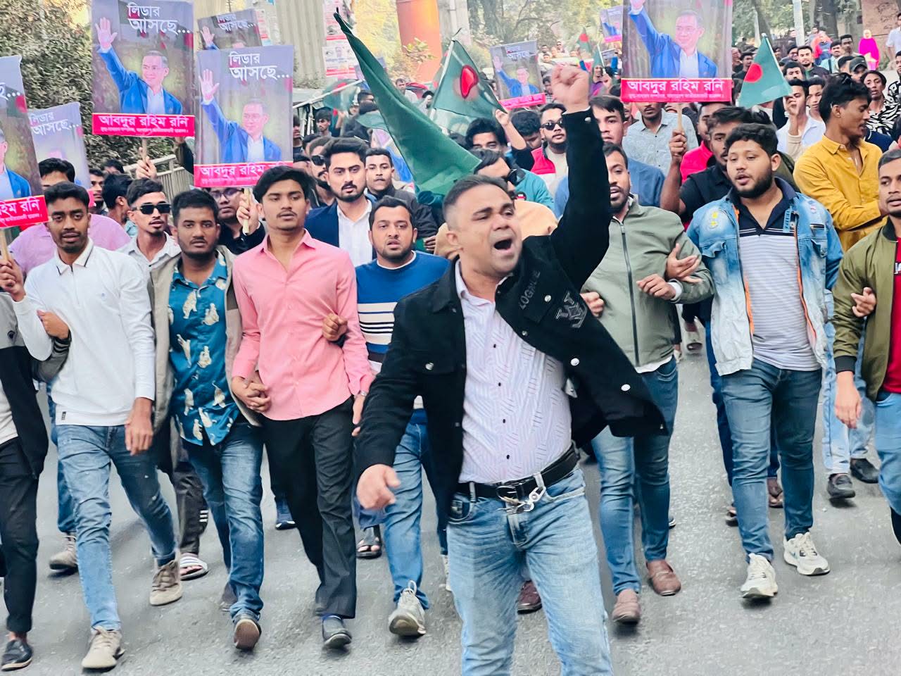 তারেক রহমানের স্বদেশ প্রত্যাবর্তন উপলক্ষে ছাত্রদল নেতা রনির শুভেচ্ছা মিছিল