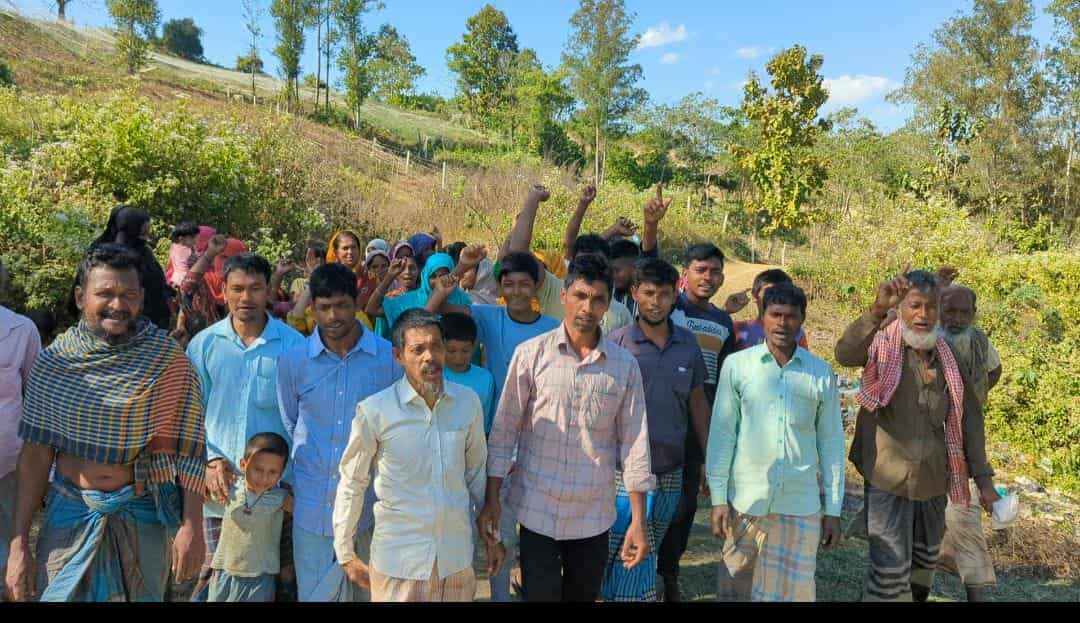 রাঙ্গুনিয়ায় মালিকানাধীন জায়গায় পৌরসভার ডাস্টবিন, সরাতে এলাকাবাসীর বিক্ষোভ