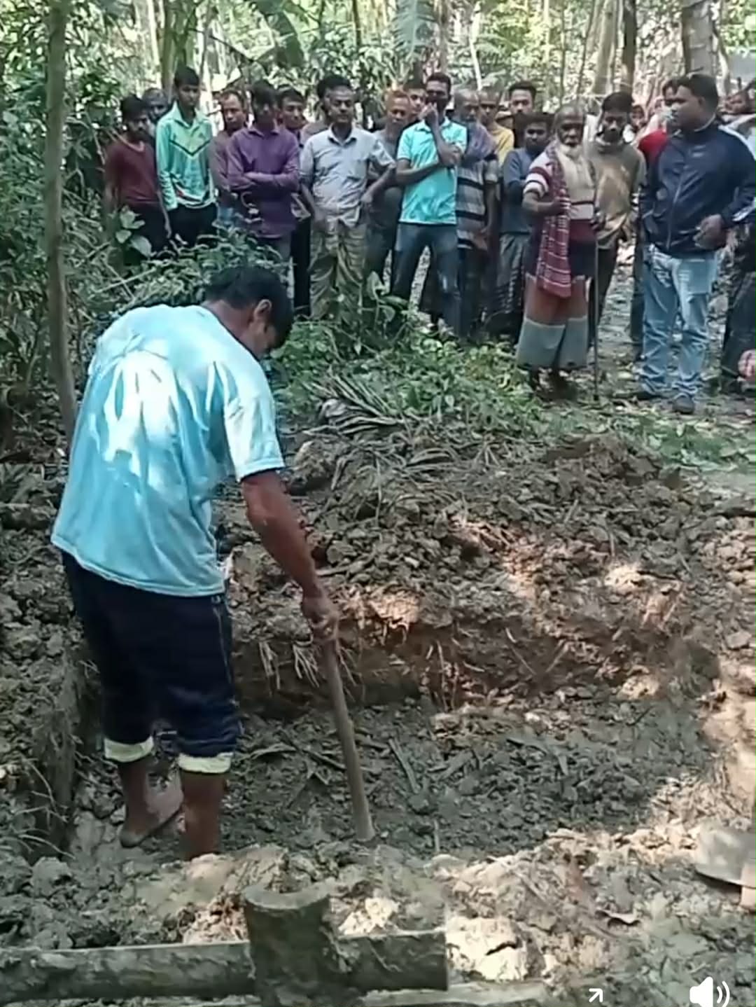 মনিরামপুরে মৃত্যুর প্রায় আড়াই মাস পর কবর থেকে লাশ উত্তোলন