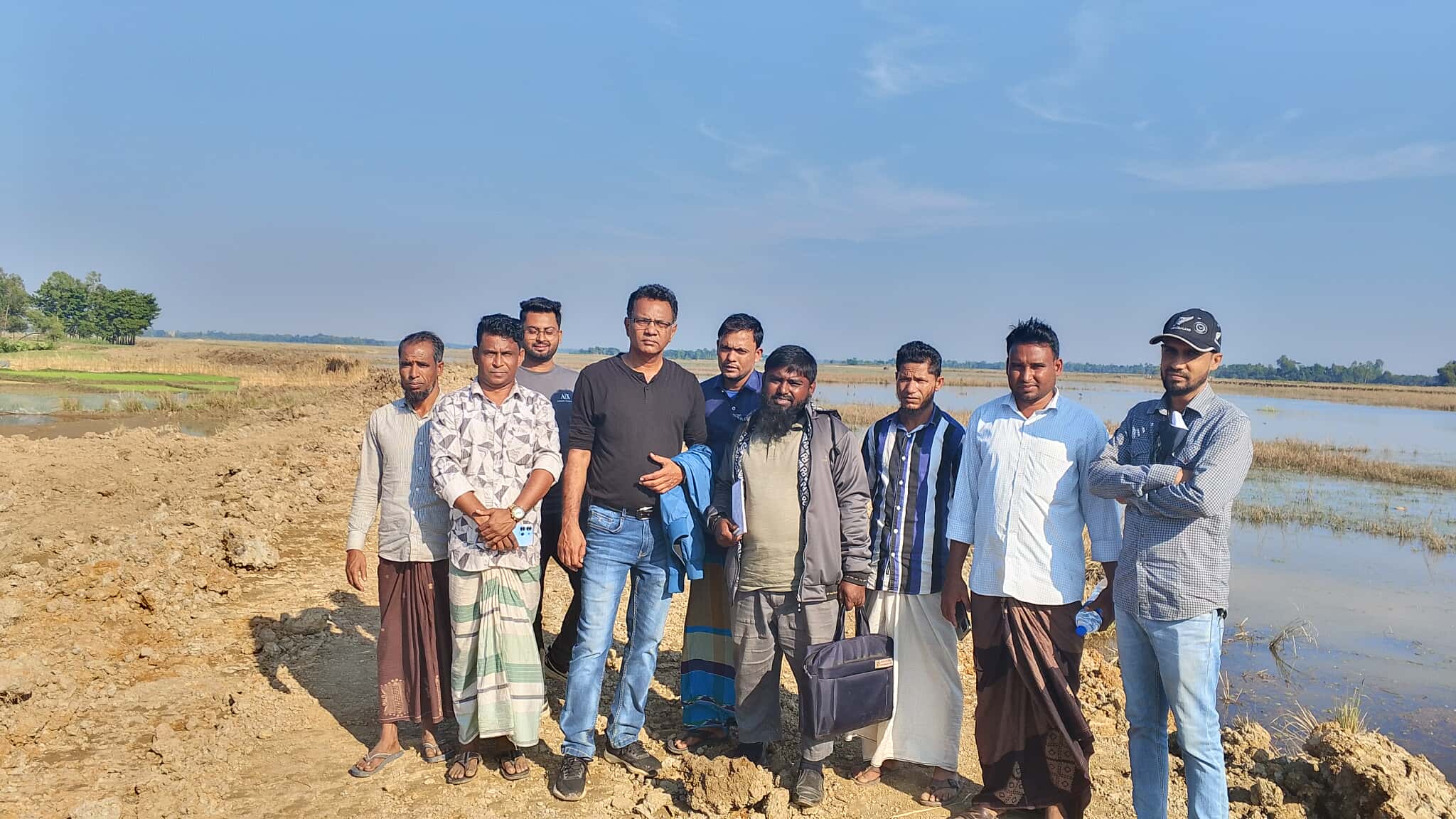 গোয়াইনঘাটে সাড়ে বারো কোটি টাকার বেড়িবাঁধ ও সুইচ গেইট প্রকল্প পরিদর্শন
