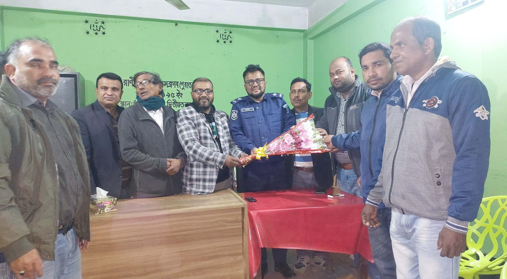 রাণীশংকৈল প্রেসক্লাবে সাংবাদিকদের সাথে নবাগত ওসি’র মতবিনিময়