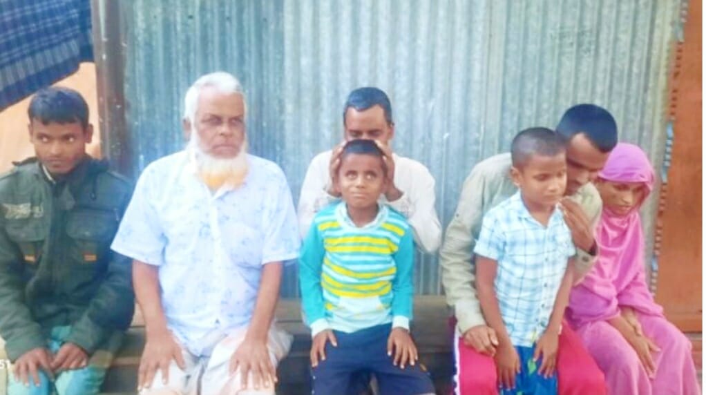 গান গেয়ে জীবিকা নির্বাহ করেন ৯ দৃষ্টিপ্রতিবন্ধীর পরিবার, এখন সেটিও বন্ধ