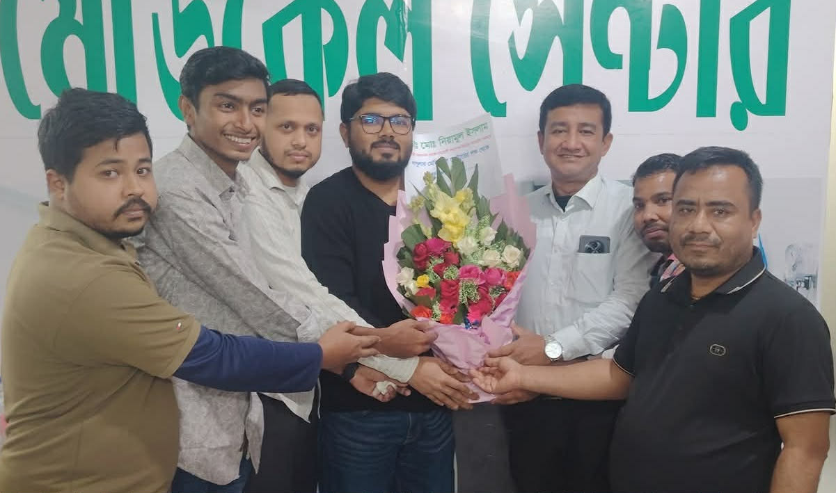 পদন্নোতি পাওয়ায় কুলিয়ারচরের পপুলার মেডিকেল সেন্টারের পক্ষ থেকে ডা. নিয়ামুল ইসলামকে ফুলেল শুভেচ্ছা