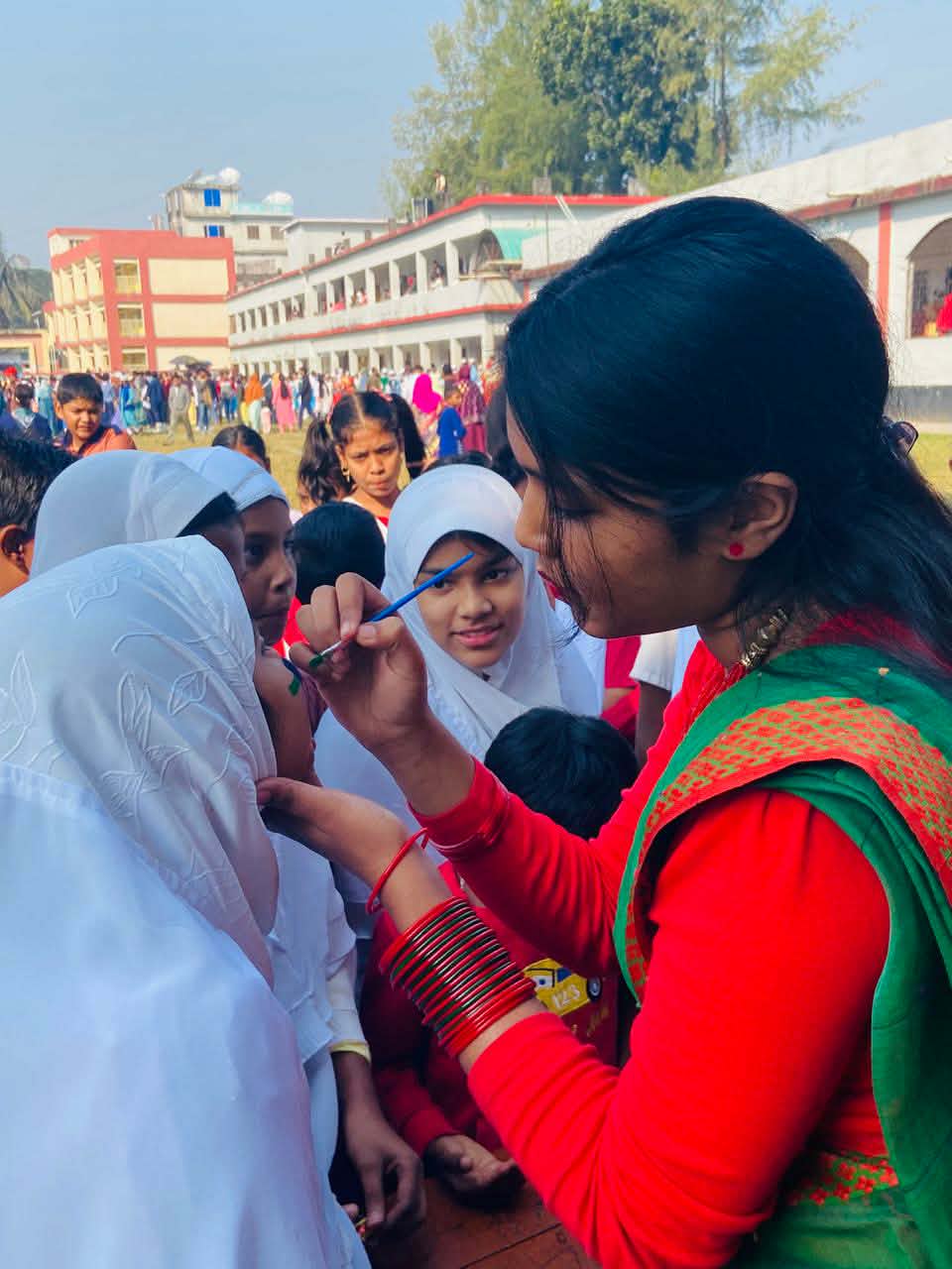 রং-তুলিতে বিজয়ের রঙে নতুন প্রজন্ম বেতাগীতে খুদে শিল্পীদের মুক্তিযুদ্ধের চেতনায় রঙিন উদ্‌যাপন