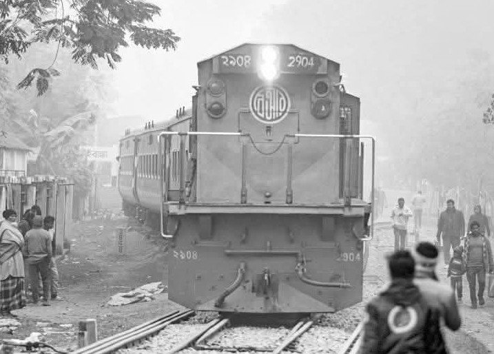গাইবান্ধার শহর ও গ্রামাঞ্চলে শীতের দাপট, থমকে গেছে মানুষের স্বাভাবিক জীবনযাত্রা