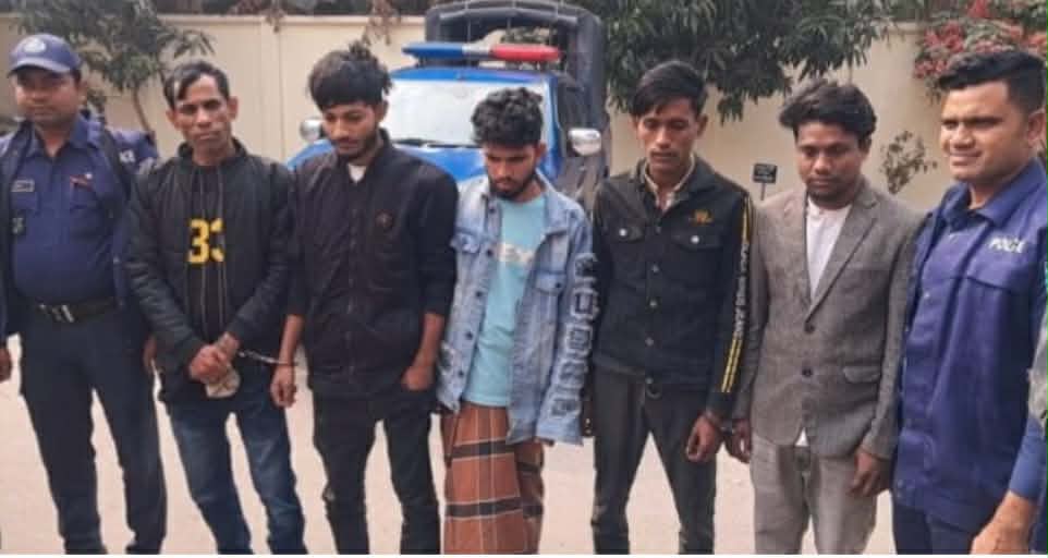 ফরিদপুরে চোরাই মোটরসাইকেল উদ্ধার অভিযানে কোতয়ালি থানা পুলিশ সাতজনকে গ্রেপ্তার