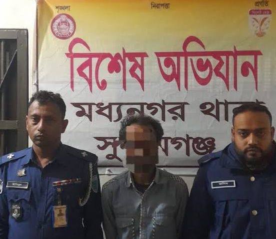 মধ্যনগরে ডেভিল হান্ট অভিযানে যুবলীগ নেতা গ্রেপ্তার