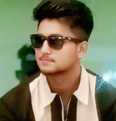 ঝিনাইদহের কোটচাঁদপুর হাসপাতালে রোগী দেখতে এসে  কলেজ ছাত্র রকি নিজেই রুগী