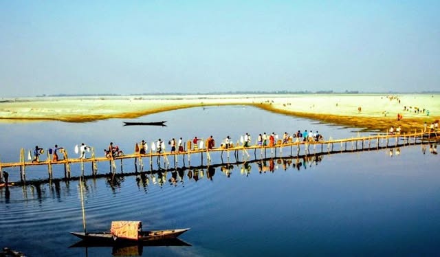 ঘাট আছে নৌকা আছে, নদী কই?