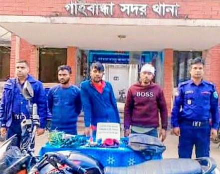 গাইবান্ধায় জনতার হাতে পাকড়াও ৩ ডাকাত, পুলিশে সোপর্দ