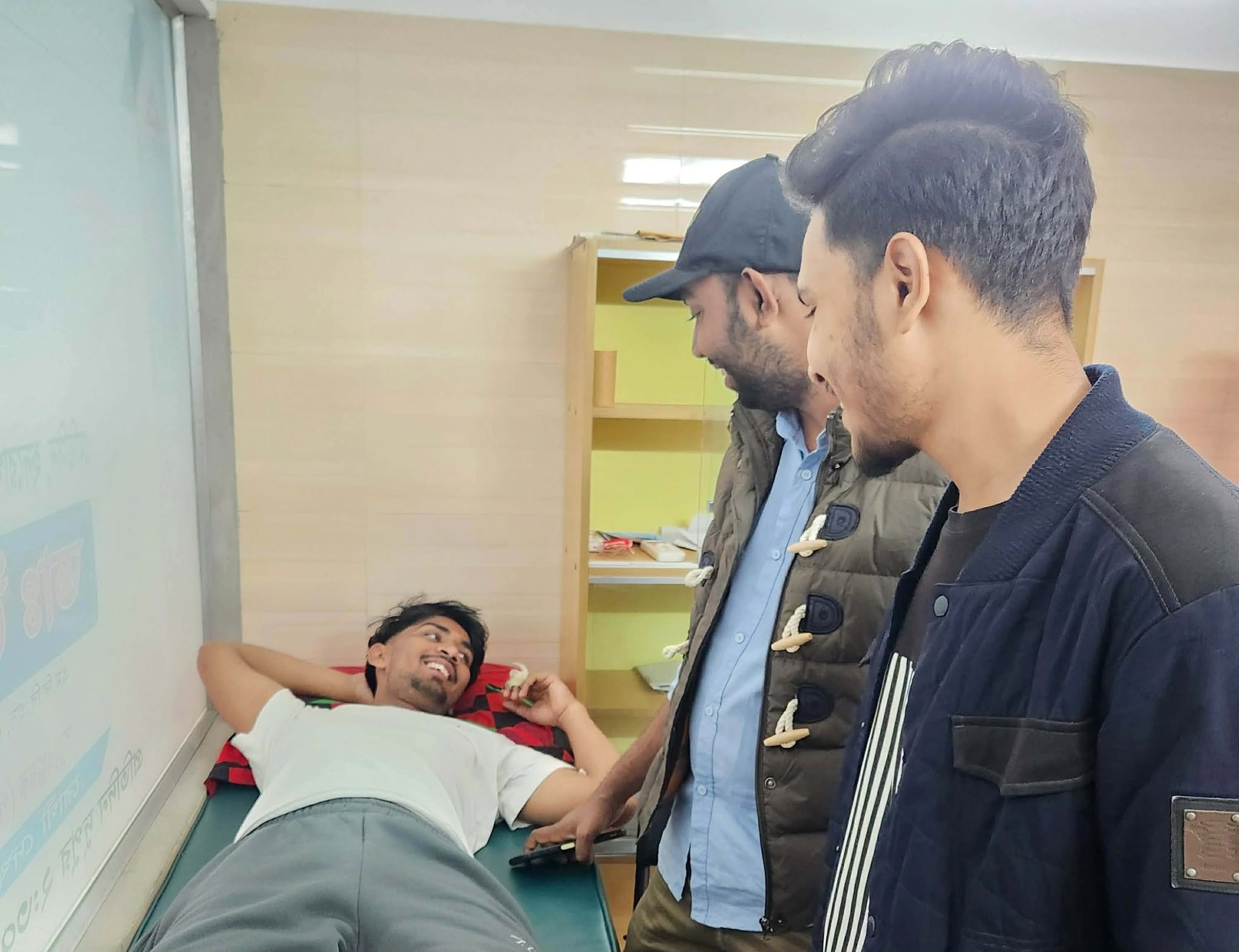 ইয়ুথ নেটওয়ার্ক ফর ডেভেলপমেন্টের মাহাবুবের রক্তে বেঁচে গেল আহত শিশুর জীবন