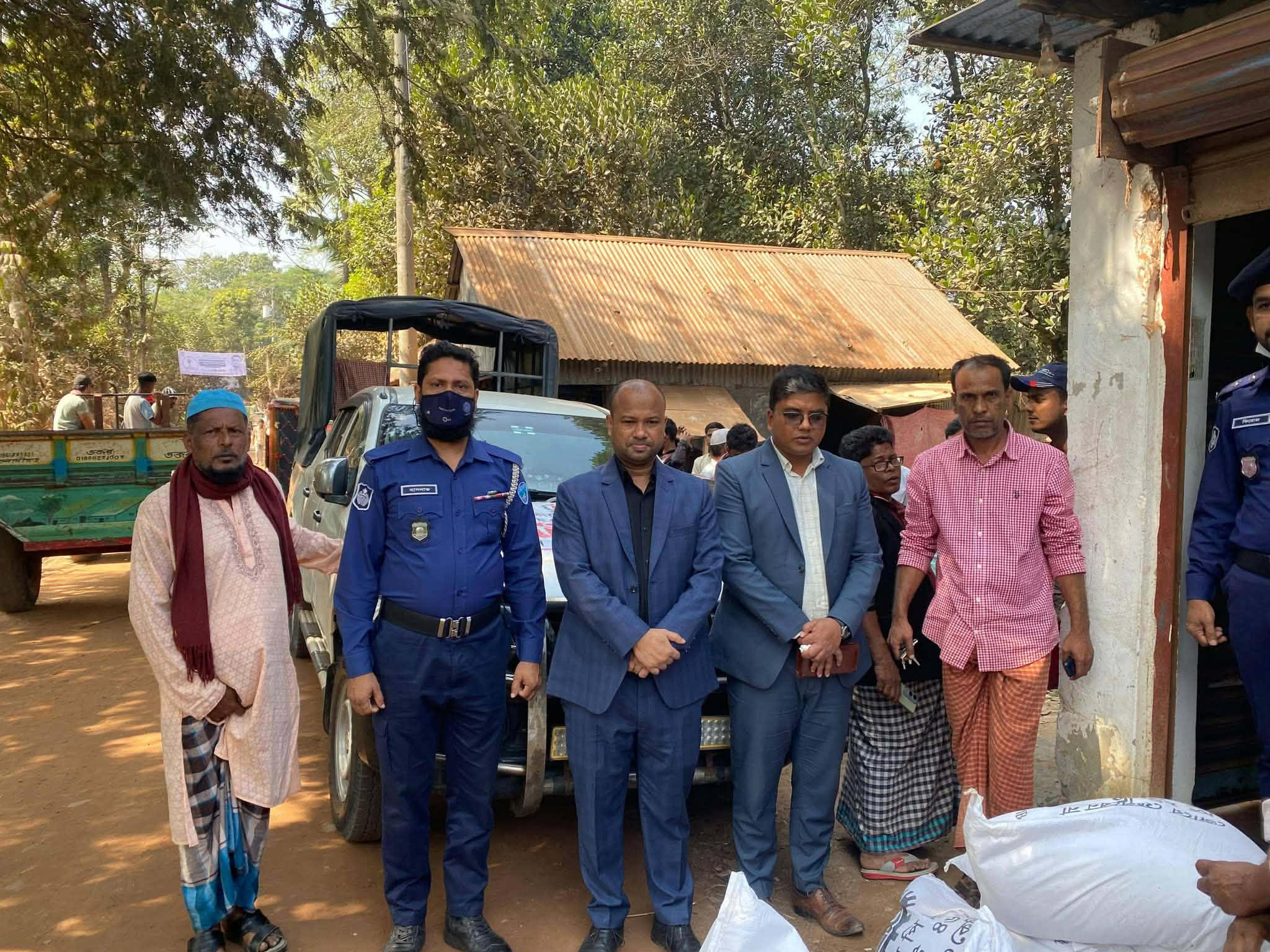 দেবিদ্বারে ভেজাল সার বিরোধী অভিযানে চার প্রতিষ্ঠানকে ৯০ হাজার টাকা জরিমানা