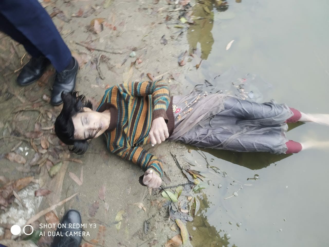 রাণীশংকৈলে পুকুর থেকে যুবতীর মরদেহ উদ্ধার