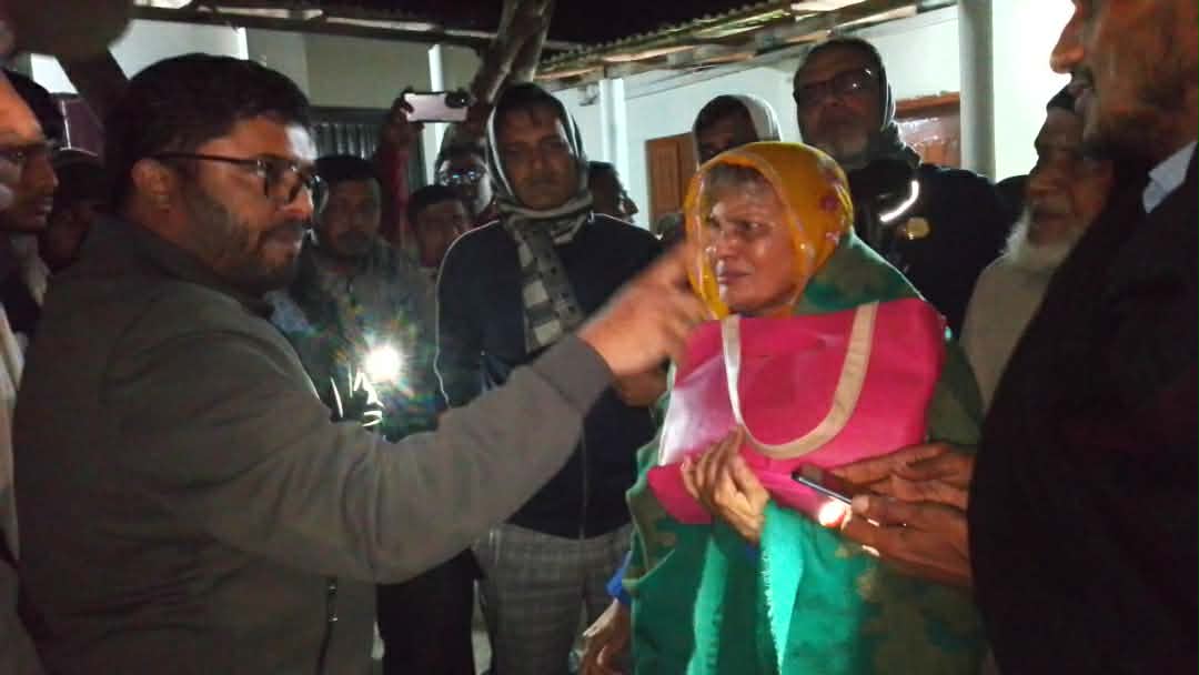 পলাশবাড়ীতে ৩য় বারের মতো পুত্রবধূর হাতে নির্যাতিত বৃদ্ধ শ্বশুর শাশুড়ী