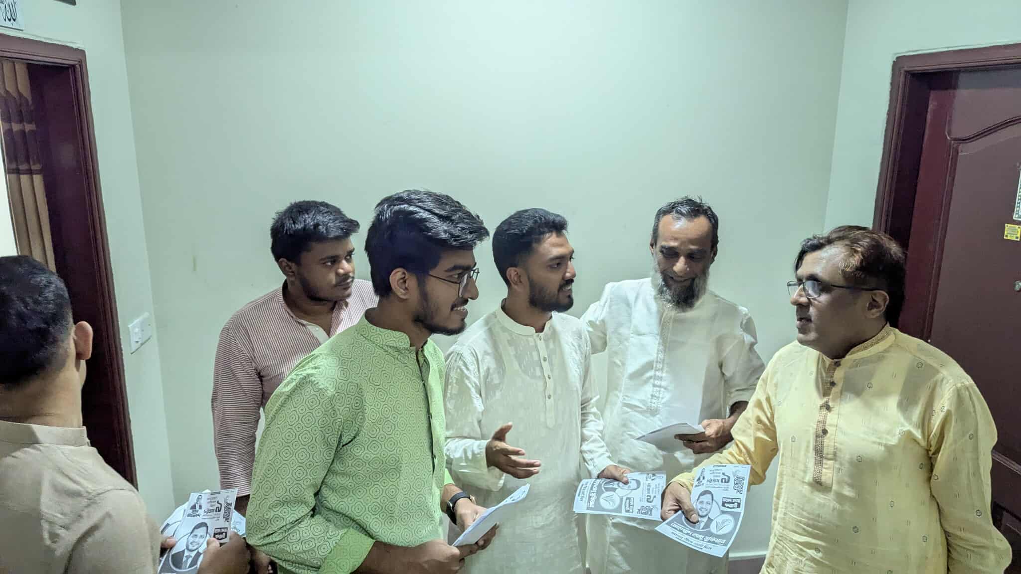 মাহফুজুর রহমান মাসুম ও আরশে আজিম আরিফের নেতৃত্বে চট্টগ্রাম–৯ আসনে ধানের শীষের পক্ষে ডোর টু ডোর প্রচারণা