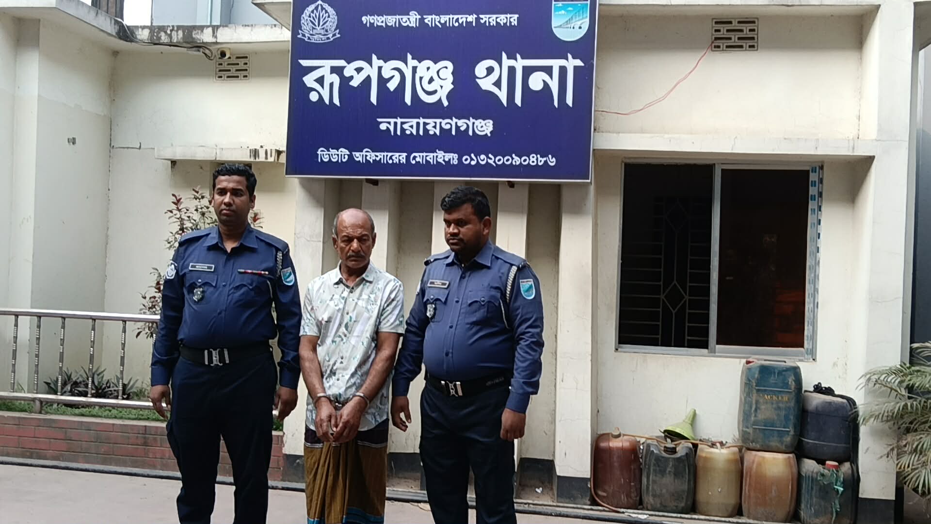 সংবাদ প্রকাশের জের ধরে রূপগঞ্জে দুই সাংবাদিককে লোহার পাইপ দিয়ে পিটিয়ে আহত, থানায় মামলা, গ্রেপ্তার-১