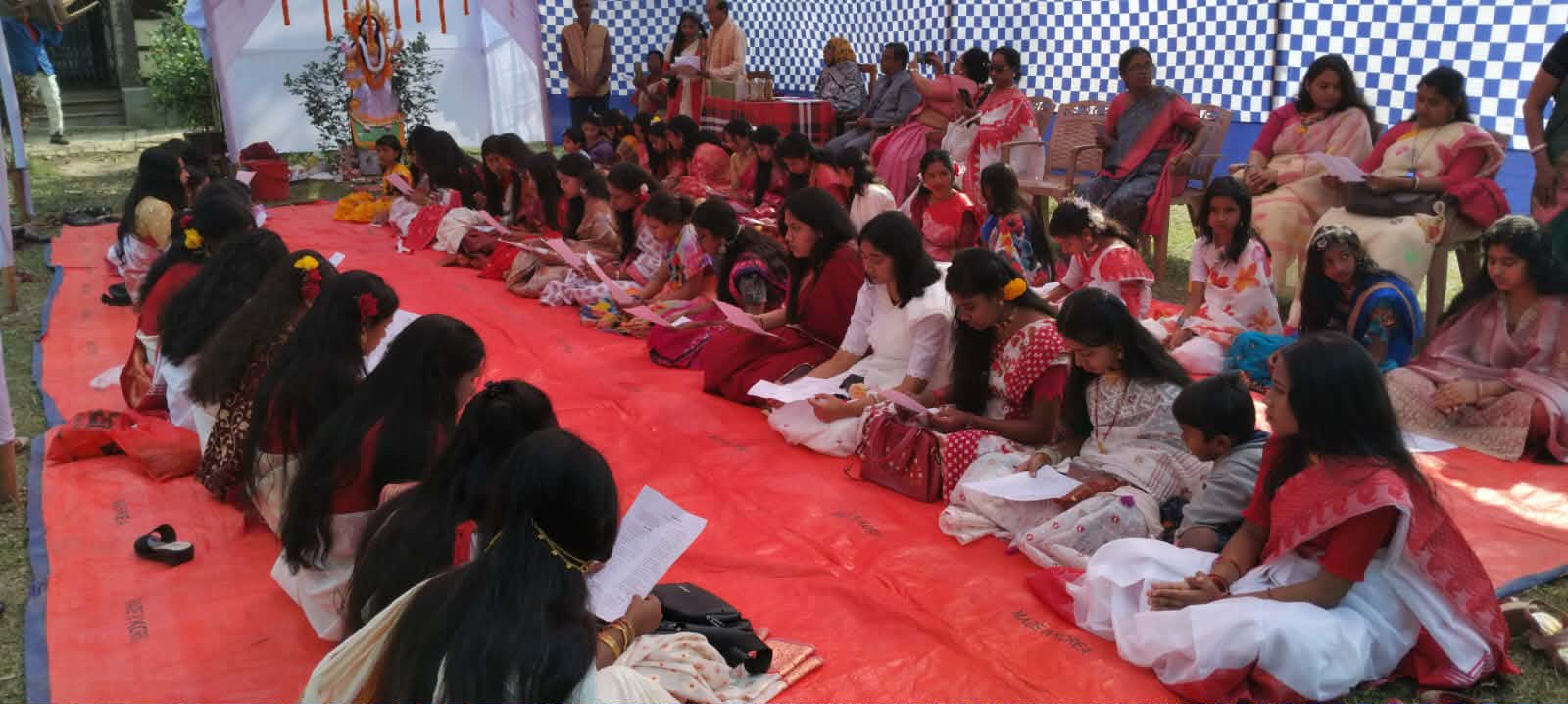 বর্ণাঢ্য আয়োজনে মনিরামপুরে স্বরস্বতী পূজা উদযাপন