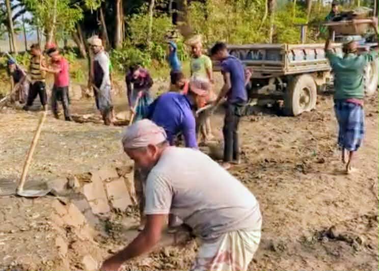 গাইবান্ধার লক্ষ্মীপুরে অভিযানের পরও ফের কৃষি জমির মাটি কাটার প্রস্তুতি