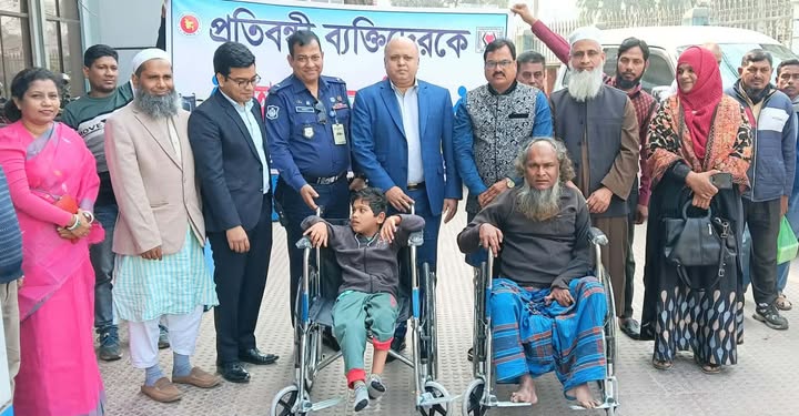 প্রতিবন্ধী ব্যক্তিদের মাঝে সহায়ক উপকরণ বিতরণ