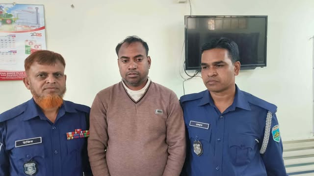 চাঁপাইনবাবগঞ্জে বোমা বিস্ফোরণ: জেলা যুবলীগের সহ-সভাপতিসহ ৬জন গ্রেফতার