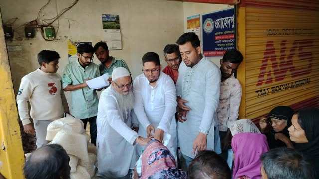 দেবিদ্বারে ওয়াহেদপুর নবরবি যুব সংঘের উদ্যোগে ১০০ পরিবারের মাঝে ইফতার ও সেহেরী সামগ্রী বিতরণ