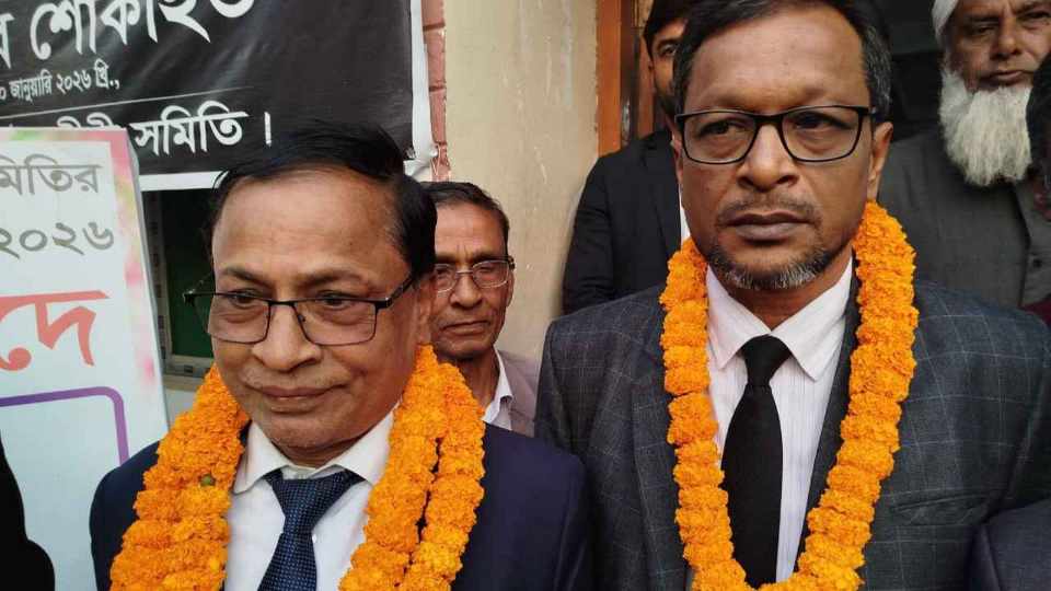 নড়াইল আইনজীবী সমিতির সভাপতি আজিবুর, সম্পাদক রাজু