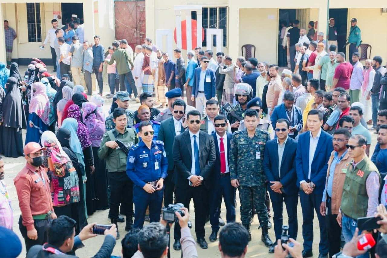 জেলা প্রশাসক, চট্টগ্রাম ও রিটার্নিং অফিসারে’র ভোট কেন্দ্র পরিদর্শন