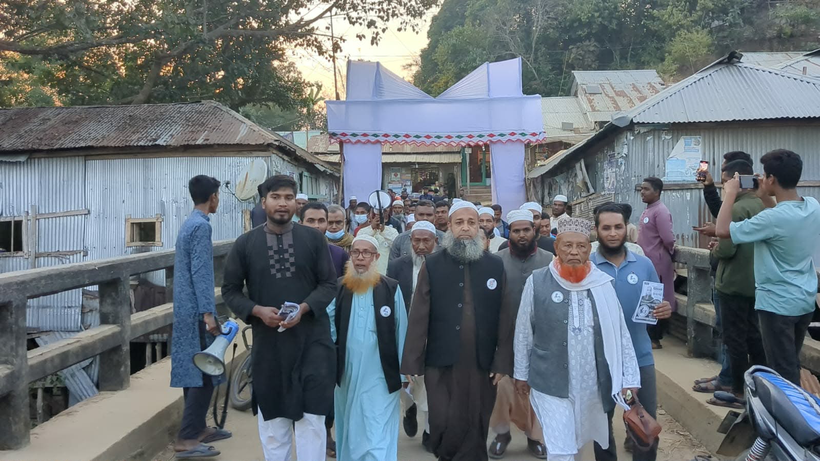 লংগদুতে ১১ দলীয় ঐক্যজোট প্রার্থীর নির্বাচনী গণসংযোগ