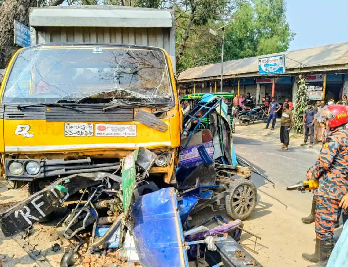 গাইবান্ধার সাদুল্লাপুরে কাভার্টভ্যানের ধাক্কায় নিহত-২ আহত-৫