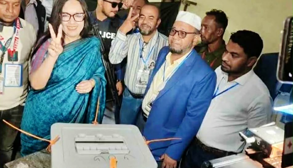 জোরপূর্বক ব্যালটে সিল মারার অভিযোগ করেন স্বতন্ত্র প্রার্থী রুমিন ফারহানা