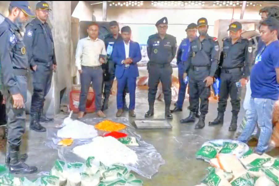 গাইবান্ধায় অস্বাস্থ্যকর পরিবেশে মুড়ি উৎপাদন, ৪০ হাজার টাকা জরিমানা