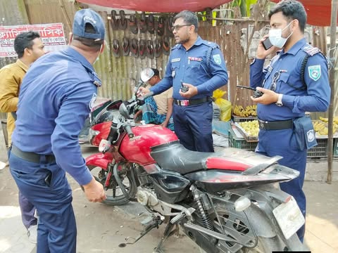 ভয়ে পালিয়ে গেল চালক, গাঁজাসহ মোটরসাইকেল জব্দ করল পুলিশ