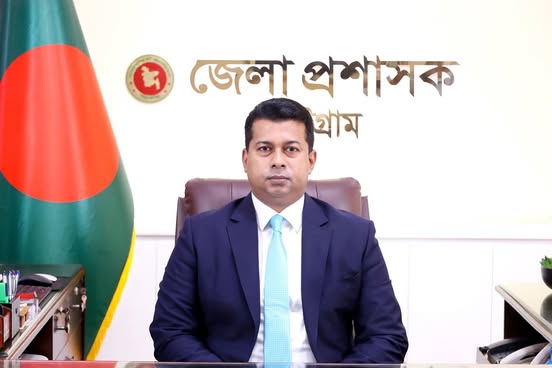 ঈদের আগে মানবিক সিদ্ধান্ত ডিসির কঠোর হস্তক্ষেপে চট্টগ্রামে শ্রমিকদের মুখে হাসি