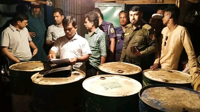 কেন্দুয়ায় অবৈধভাবে মজুত  প্রায় ৮০০ লিটার পেট্রোলঃ প্রশাসনের অভিযান