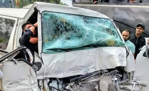 গাইবান্ধায় পৃথক সড়ক দূর্ঘটনায় ১ নারীর মৃত্যু, ১০ যাত্রী আহত