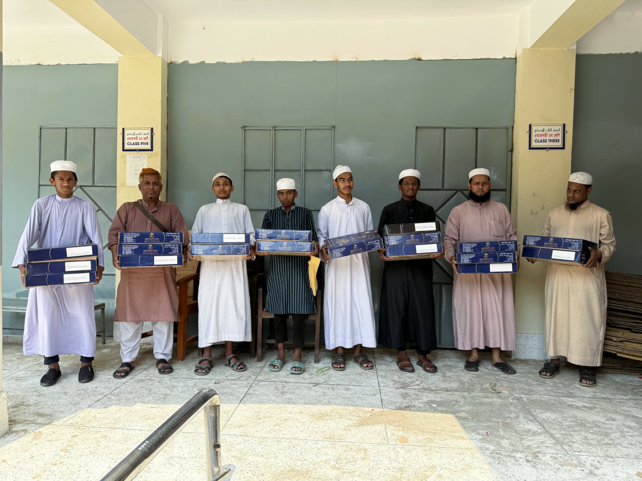 আলহাজ্ব শামসুল হক ফাউন্ডেশনের উদ্যোগে এতিমখানায় খাদ্যসামগ্রী বিতরণ