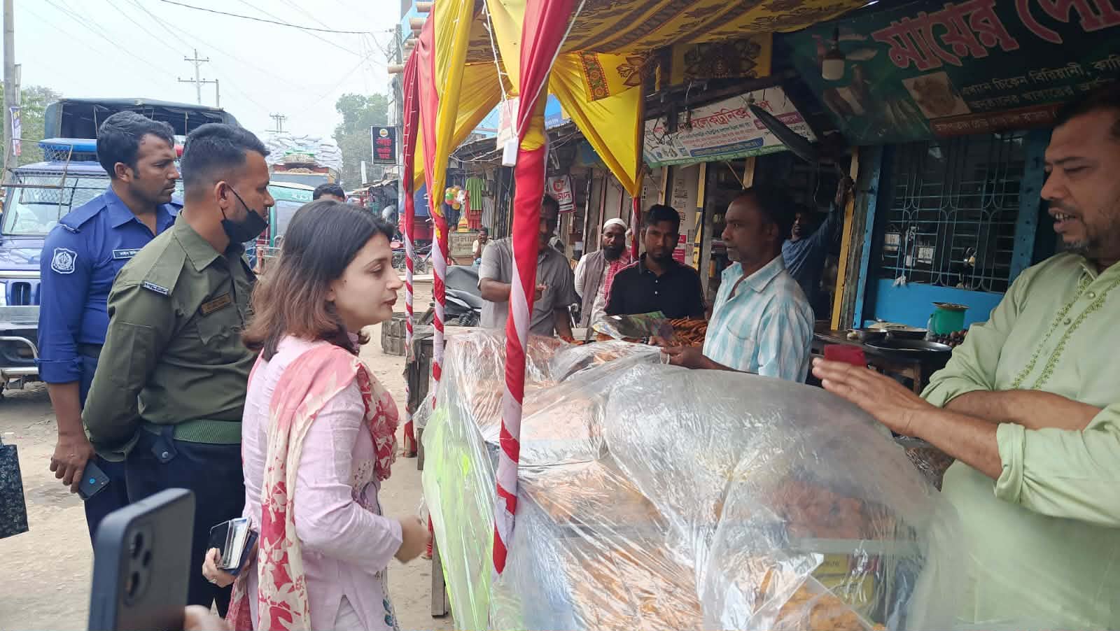 তাড়াইলে ভ্রাম্যমাণ আদালতে ৬ ব্যবসায়ীকে জরিমানা ১৪ হাজার টাকা