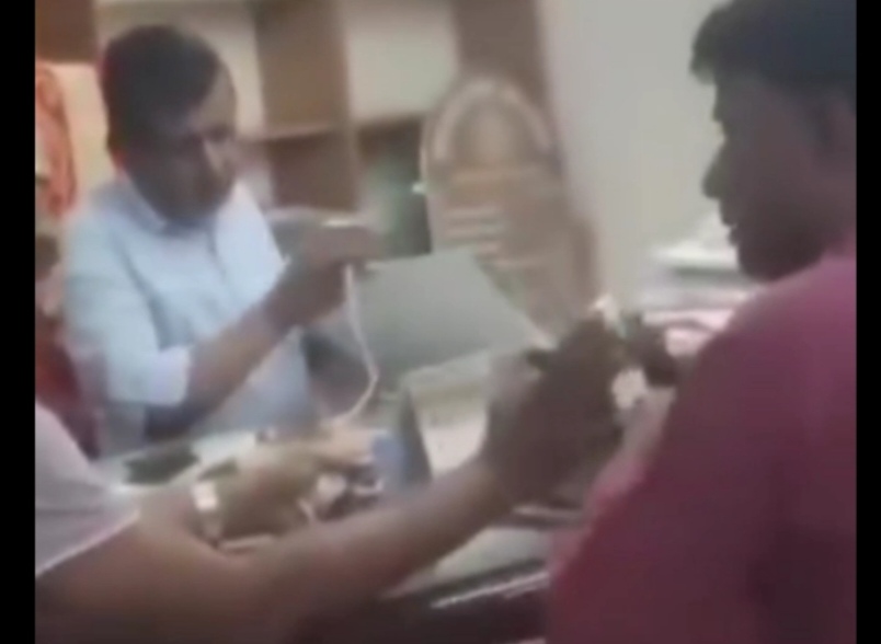 ব্রাহ্মণবাড়িয়া পৌরসভা প্রকৌশলী কাউসার আহমেদ-কে শাসিয়েছেন পৌর বিএনপির সাধারণ সম্পাদক