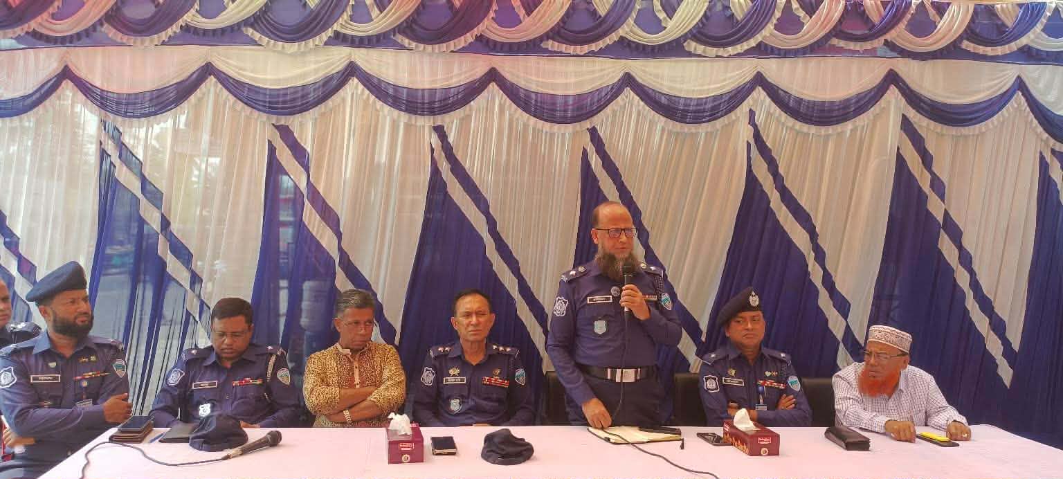 কচুয়ার সাচার বাজারে ব্যবসায়ীদের সঙ্গে পুলিশ প্রশাসনের মতবিনিময় সভা