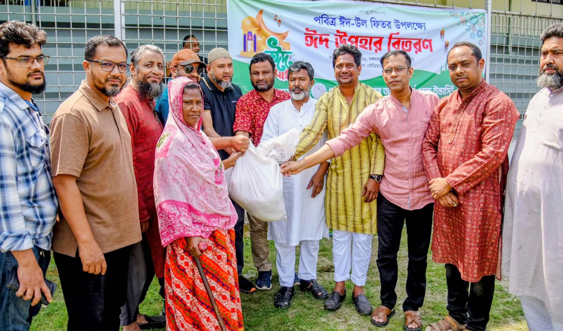 ঈদ উপহার বিতরণ করল গাইবান্ধা চেম্বার অব কমার্স